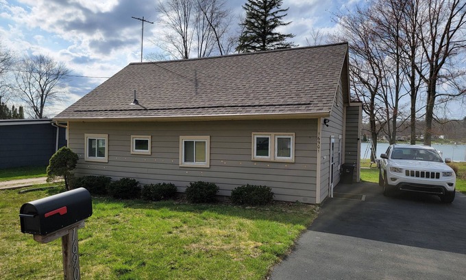 Smyrna Cabaña | Nice cozy lake house, great yard.