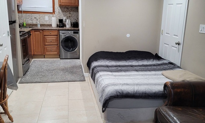 Levittown Casa | Nice, friendly, quite area,feel like at your home