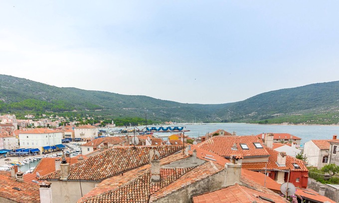 Cres Apartamento | Bonita vista del puerto en Cres