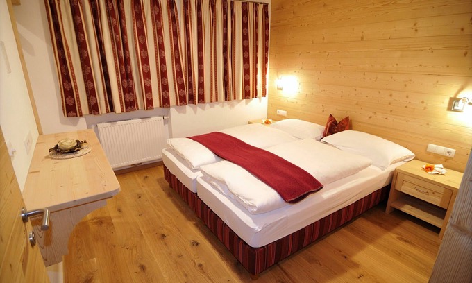 Selva di Val Gardena Apartamento | Bonita casa de vacaciones en el lado soleado de los Dolomitas