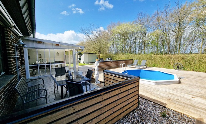 Asmundtorp Chalet De Esquí | Nice holiday home with outdoor pool in Billeberga, Landskorna | SE01049