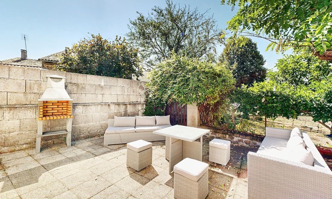 Suris Casa | Nice home in Terres-de-Haute-Charen