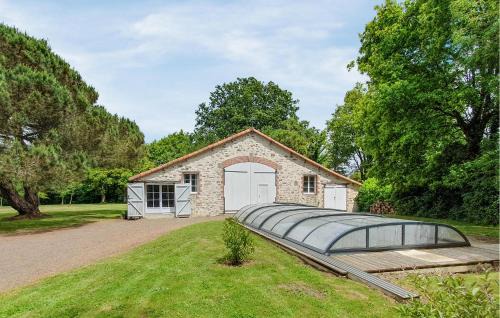 La Boissiere-des-Landes Casa | Nice Home In La Boissière Des Lande