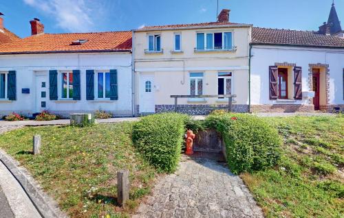 Neuville-sous-Montreuil Casa | Nice Home In Neuville-Sous-Montreuil