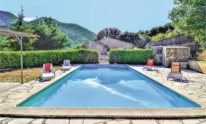 Saint-Leger-du-Ventoux Casa | Nice home in Saint Lger du Ventoux with 2 Bedrooms and Outdoor swimming pool