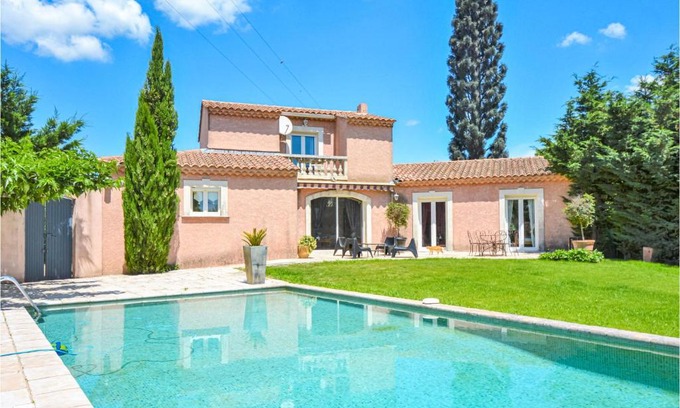 Eyguieres Casa | Nice Home In Eyguieres With Wifi