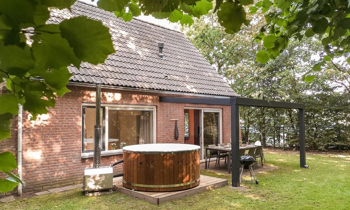 Hoeven Casa | Bonita casa en Hoeven con sauna