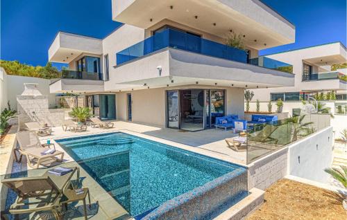 Marina Casa | Nice Home In Marina With Kitchen