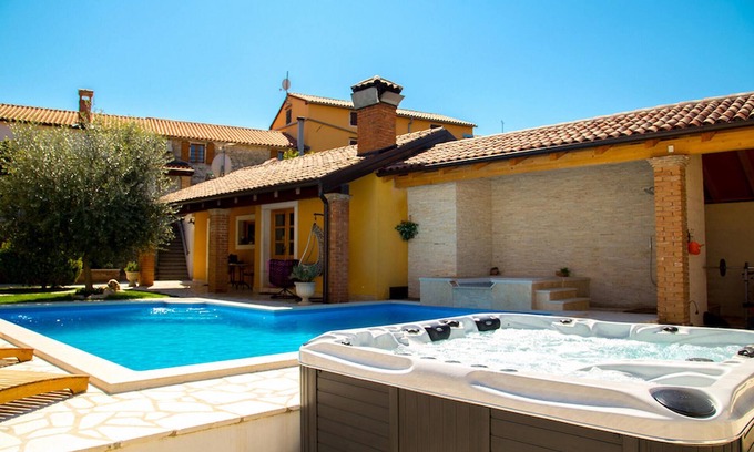 Antonci Casa | Bonita casa en Porec con sauna