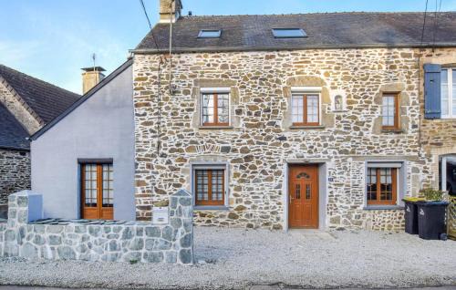 Quettehou Casa | Nice Home In Quettehou With Kitchen