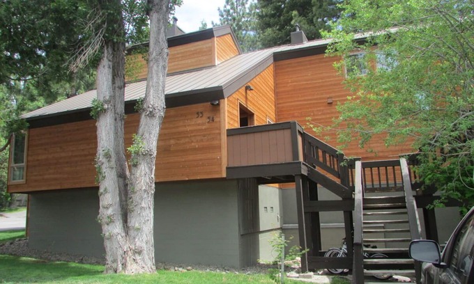 Lake Forest Condominio | NICE Villas condominio w / HOA piscina, cerca de la ciudad de Tahoe y playa- ¡GRAN valor!