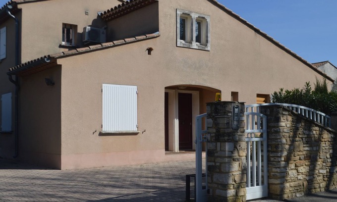 Bagnols-sur-Ceze Casa | Bonita casa con piscina y jardín