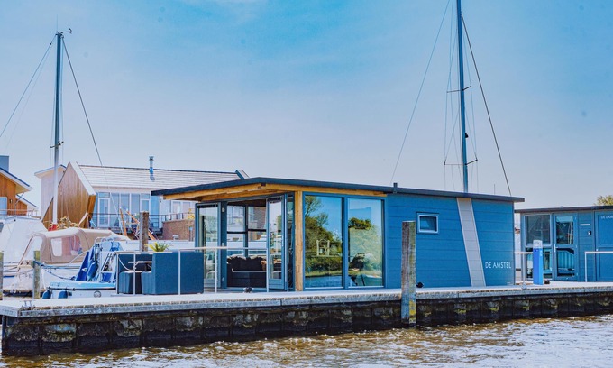 Municipality of Uitgeest Alquiler De Eote | Nice houseboat with waterfront terrace