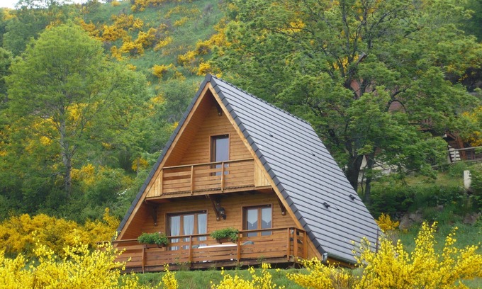 Besse-en-Chandesse Chalet De Esquí | Besse Super Besse San Anastaise rte bastante Chalet *** Buron de Auvergne® soleado