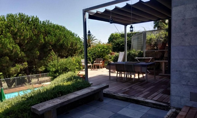 Sant Pol De Mar Apartamento | Bonito Apartamento loft con jardín y piscina privada