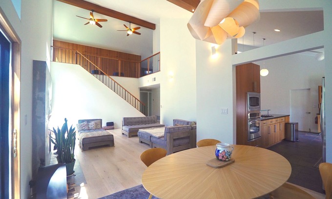 Meiners Oaks Casa | ¡BONITO! Ojai Architectural, lleno de luz, bañera de hidromasaje, robles, vecindario tranquilo
