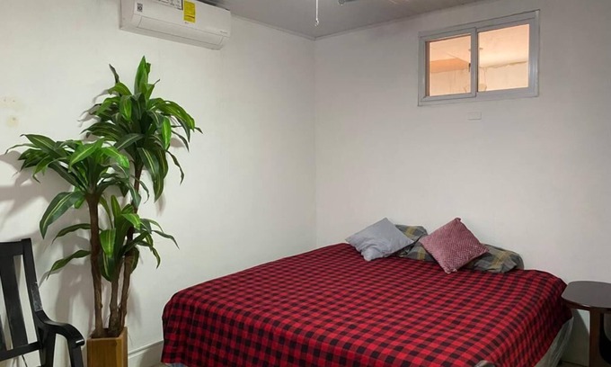 Managua Cama Y Desayuno | Nice room overlooking the lake, in the heart of Managua.