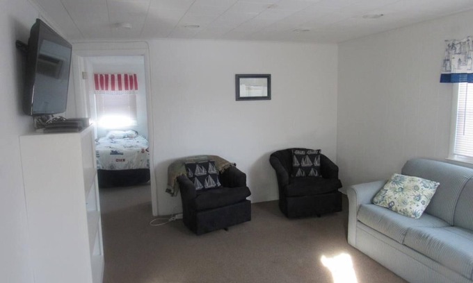 North Beach Haven Apartamento | Nice Size Duplex Steps to The Beach