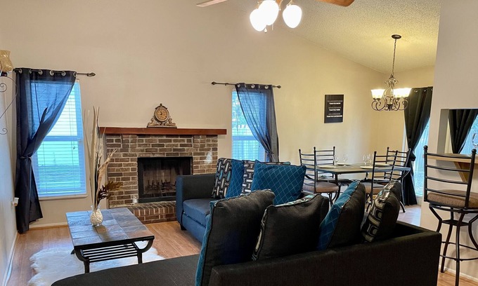 Jan Phyl Village Casa | Nice spacious 2bd with indoor fireplace near LEGOLAND