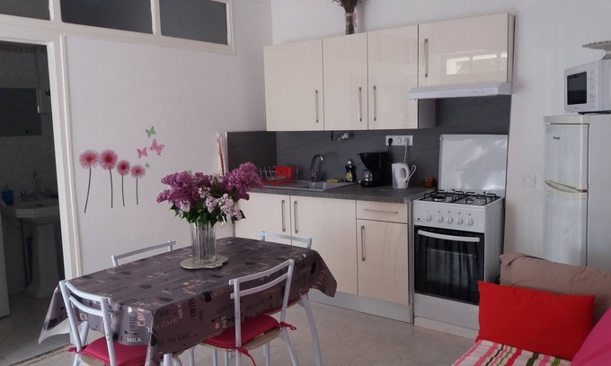 Allemagne-en-Provence Casa | Nice T1 in the heart of a Provencal village near lakes and