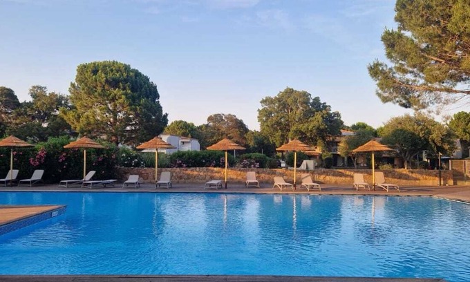 Lecci Apartamento | Nice T4 appartement in Hotel Residence at Lecci near Cala Rossa Beach