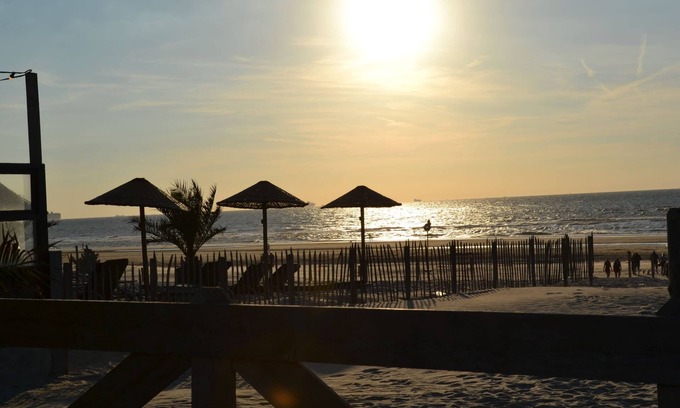 's-Gravenzande Alquiler De RV | Nice Tent with Kitchen & Shower near Beach Campsite