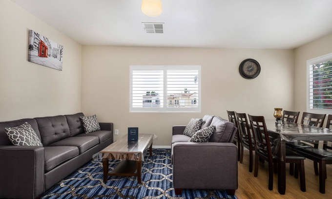 Mid-Wilshire Casa | Nice Trendy Apartment in proximity to hotspots