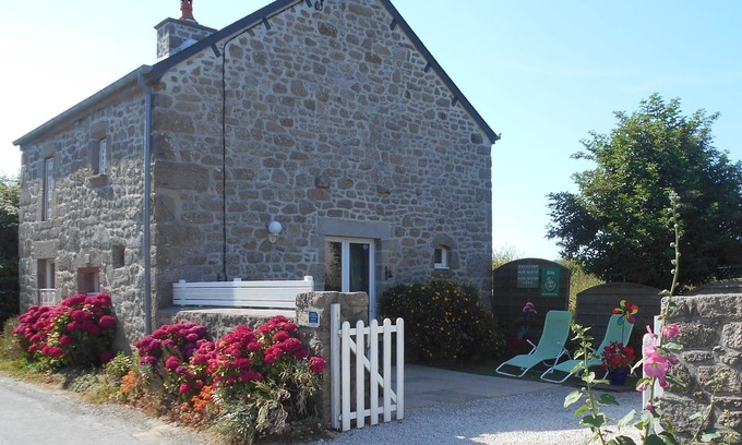 Montfarville Casa | Bonita casa típica cerca del puerto de BARFLEUR ..