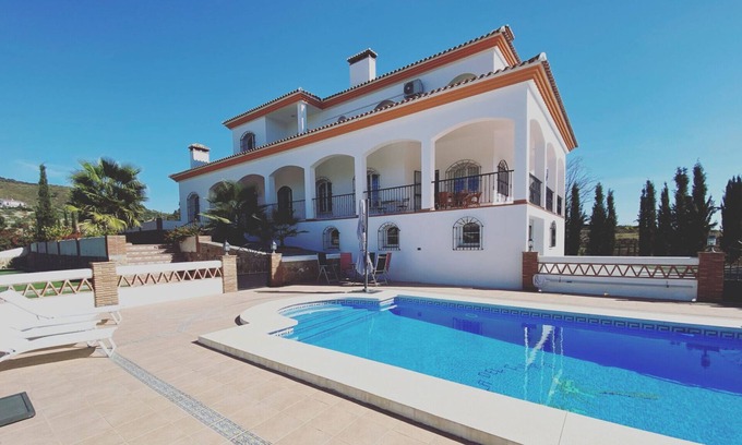 Casarabonela Villa | Amplia Villa en Málaga con Piscina Privada