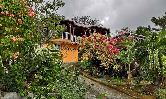 Pointe-Noire Casa | Bonita villa con vistas al mar caribe.