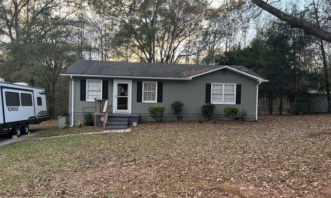 Utica Casa | Nicely appointed 3 bedroom house located in Seneca SC near Clemson University.