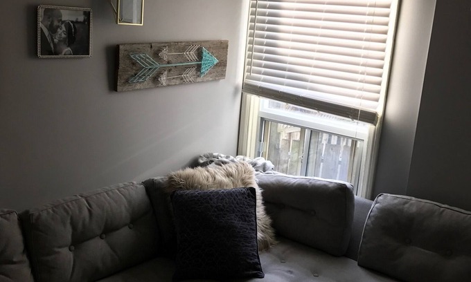 The Danforth Apartamento | Nicely appointed, quiet private apartment 100 M from the Danforth