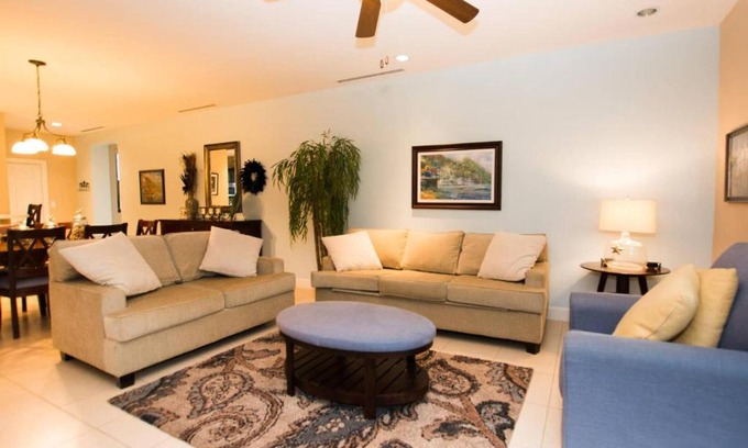 Coco Apartamento | Nicely Decorated 3rd-Floor Beauty with Pool-View Balcony in Coco