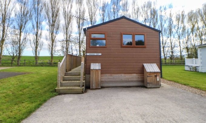 Hutton Rudby Cabaña | NIDDERDALE POD, pet friendly, with hot tub in Hutton Rudby