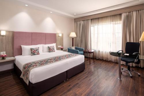 Vrindavan Hotel | Nidhivan Sarovar Portico Vrindavan
