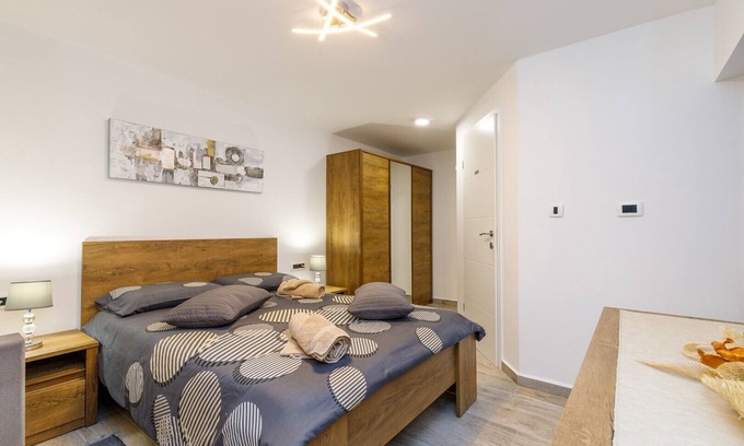 City Center Apartamento | Nido / Apartment Maximilian near the beach