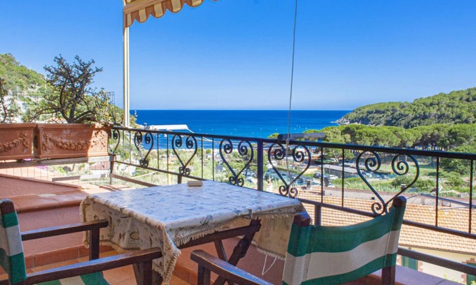 Fetovaia Apartamento | Nido, in Fetovaia, is a tastefully decorated two-room apartment , with the terrace overlooking the