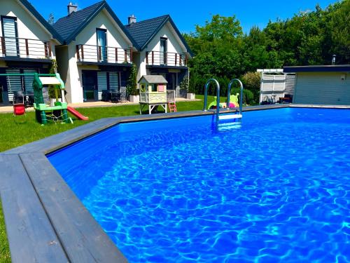 Zarnowica Casa | Niebiańskie Zacisze-Domki z Sauną i Basenem