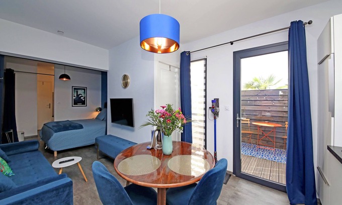 Gaillac Apartamento | Estudio de noche azul con balneoterapia.