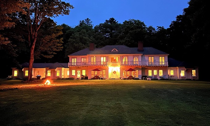 Mount Vernon Cabaña | Nightingale Cottage within Historic Former Elizabeth Arden Spa. Belgrade Lakes