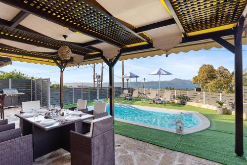 Plaka Casa | Nikos Dimitra Luxury Home BY APOKORONAS-VILLAS