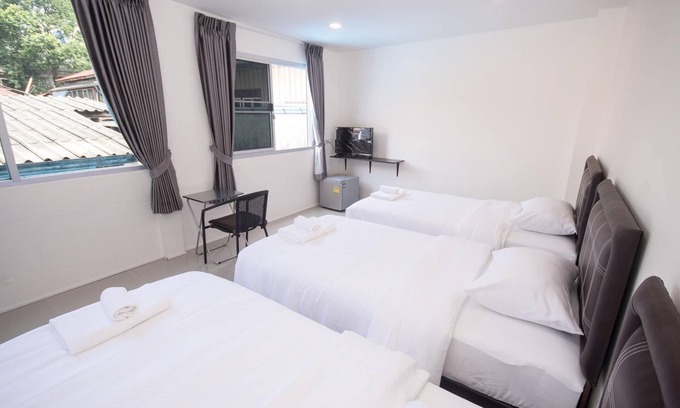 Wat Bowon Niwet Casa | Nina Guesthouse