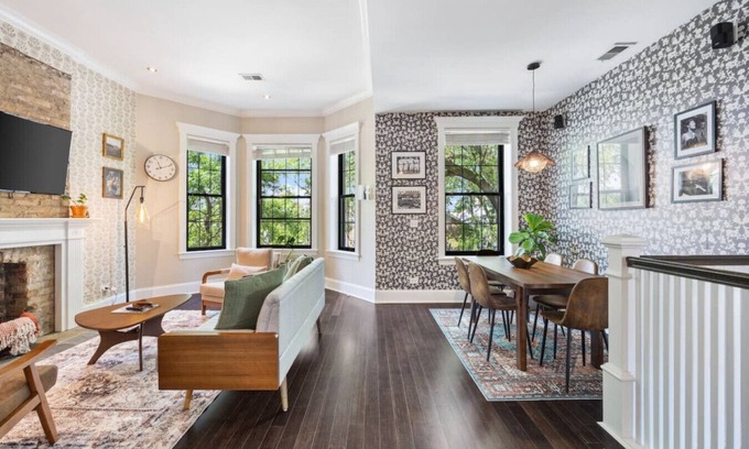 Wrigleyville Casa | Nine-Bedrooms in Wrigleyville