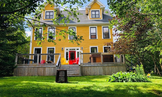 Colliers Casa | Nine Island Cottage - Lake front, Hot Tub, 45 mins from St. John's, Sleeps 14
