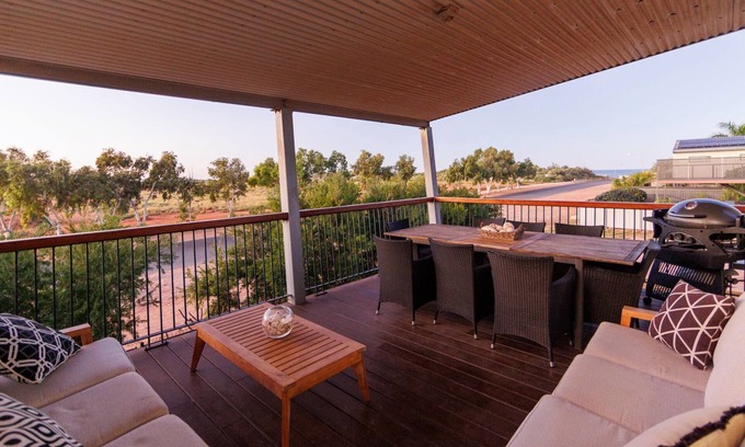 Exmouth Casa | Ningaloo - Just a stroll from Exmouth's town beach