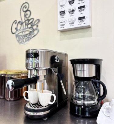 Troy Apartamento | Nintendo, Filtered H2O, Cafe, Central, Self-Check