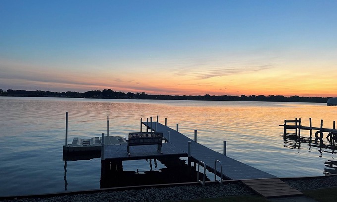 Fox Lake Casa | Nippersink Lakehouse - Private Pier, Jet Ski ramp and Pet Friendly!