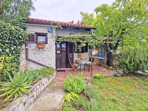 Nerezine Apartamento | Nives Garden house