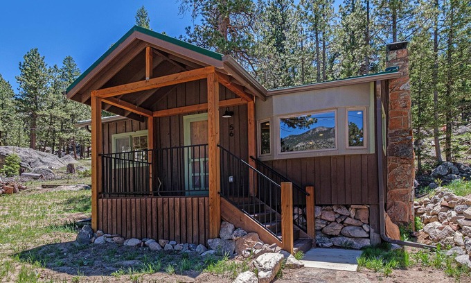 Estes Park Cabina | Niwot Cabin - Rustic Cabin Inside Rocky Mountain National Park --22-ZONE3298
