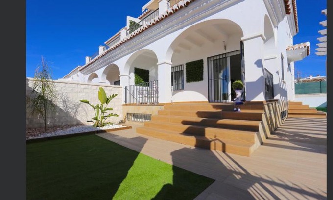 Velez-Malaga Casa | NIZA BEACH NIGHT AND DAY